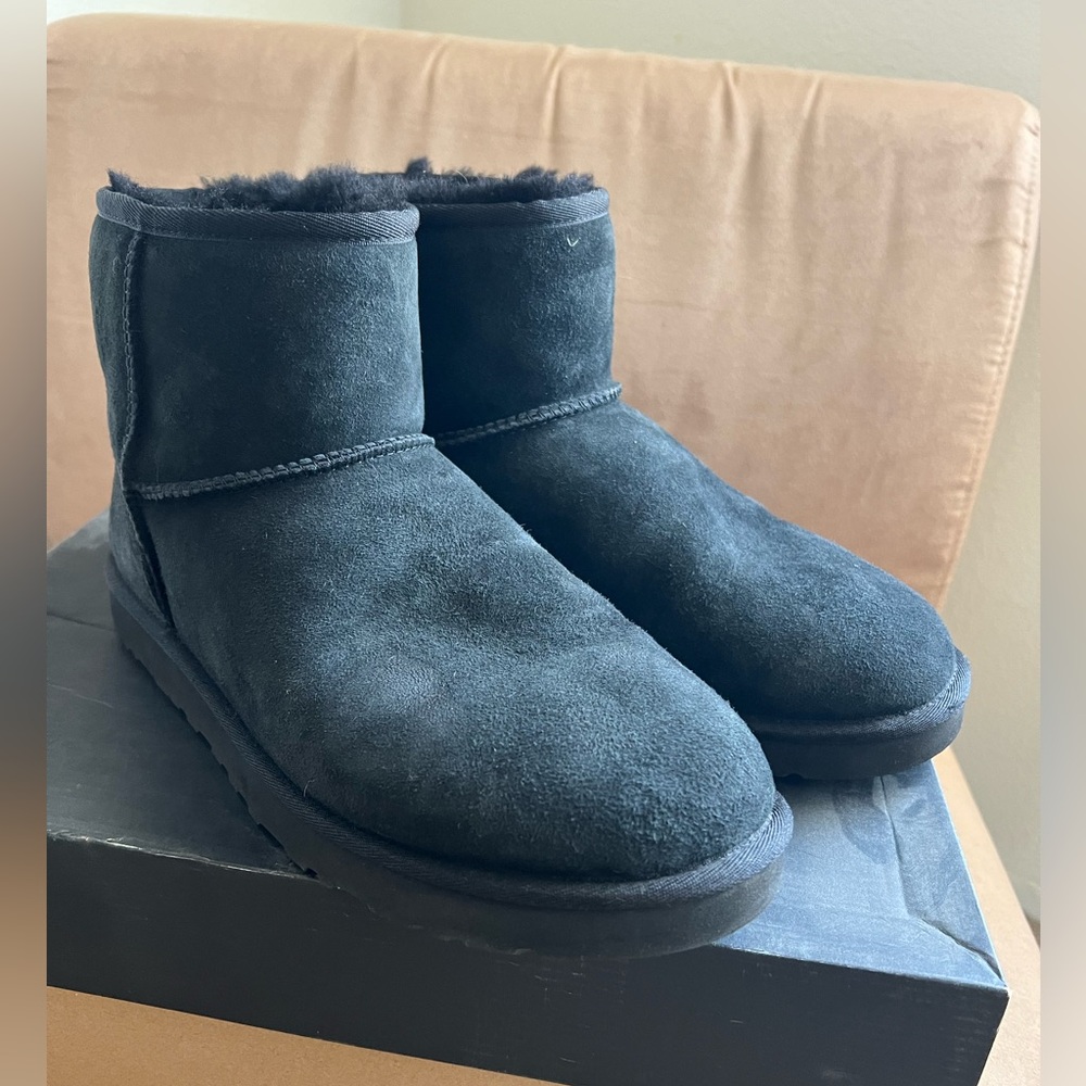 UGG boot slightly worn pretty much brand new